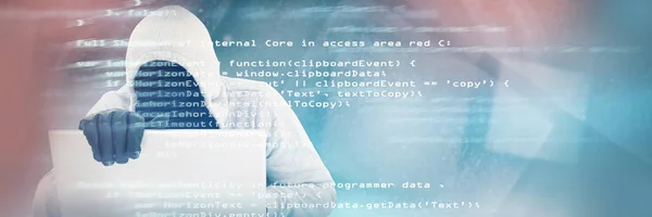 등산객 까마귀와 코드에 노트북을 — 스톡 사진