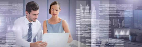 Digital Komposit Business Par Arbetar Laptop Med Textgränssnitt — Stockfoto