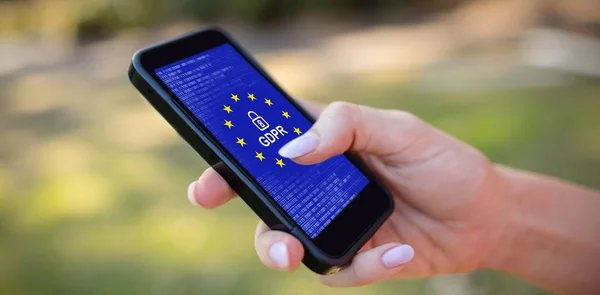 Unión Europea Bloqueado Contra Las Manos Recortadas Mujer Usando Teléfono — Foto de Stock