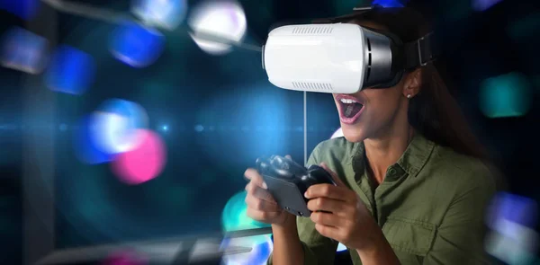 Mulher Jogando Videogame Com Realidade Virtual Headset Contra Luzes Azuis — Fotografia de Stock