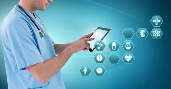Compuesto Digital Hombre Médico Celebración Tableta Con Iconos Hexágono Interfaz — Foto de Stock