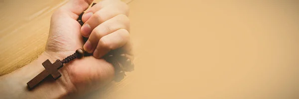 Close Hand Holding Rosary Beads Wooden Table — Stock Photo, Image