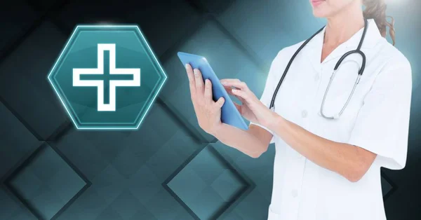 Kadın Doktor Holding Tablet Tıbbi Çapraz Arabirimi Altıgen Simgesi Olan — Stok fotoğraf