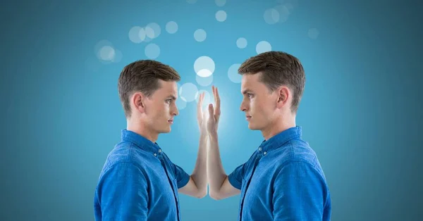 Digitales Zusammenspiel Von Geklonten Zwillingen Die Sich Mit Funkeln Berühren — Stockfoto