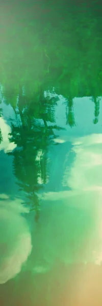 Beau Lac Avec Reflet Arbre Nuages — Photo