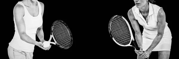黒の背景にラケットとテニス選手 — ストック写真