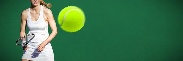 緑の背景に Tennisman — ストック写真