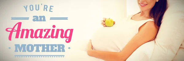 Moeders Dag Groet Tegen Gelukkig Zwangerschap Met Een Appel Zijn — Stockfoto