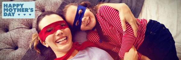 День Матері Привітання Проти Матері Дочки Граючи Супергероїв — стокове фото