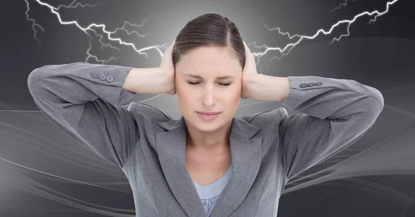 数字复合式雷电打击与压力女性头痛牵头 — 图库照片