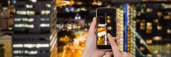 Mänsklig Hand Hålla Smart Telefon Över Vit Bakgrund Mot Glödande — Stockfoto