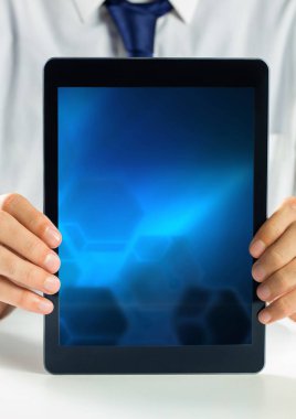 Tablet Gradyan ekran ile holding eller dijital bileşik