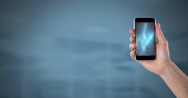 Parlayan telefon tutarak el dijital bileşik