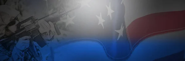 Bayrak Çizgileri Yıldız Karşı Askeri Asker Tüfeği Ile Koruma Yüksek — Stok fotoğraf