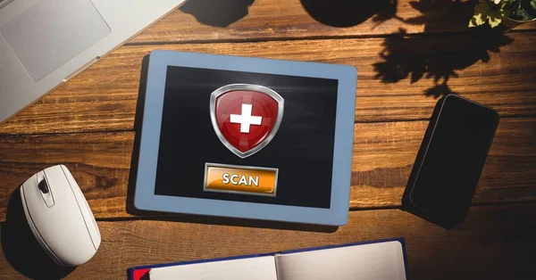 Sağlık Güvenlik Koruma Kalkanının Laptop Inceden Inceye Gözden Geçirmek Düğme — Stok fotoğraf