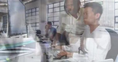 Genç erkek ve kadın profesyonellerden oluşan çok ırklı bir ekibin animasyonu hızlı hareket ediyor ve banliyö 4K 'dan geçiyor.