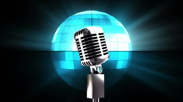 Animacja Retro Srebrnego Mikrofonu Obracającą Się Niebieską Kulą Dyskotekową Czarnym — Wideo stockowe