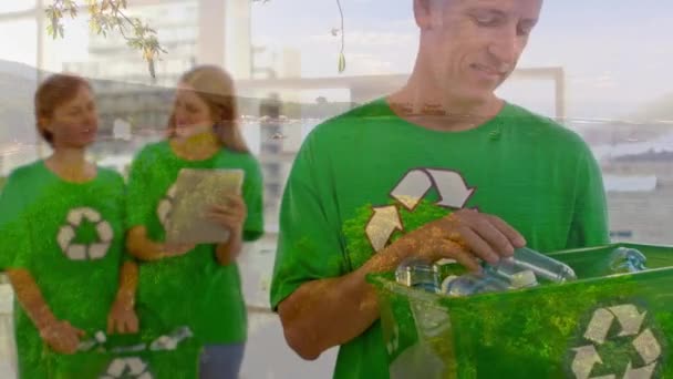 Animation Caucasian Man Wearing Green Shirt Recycling Sign Holding Plastic — Stock Video