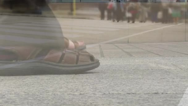 Animation Navetteurs Marchant Sur Passage Zèbre Dans Rue Ville Ralenti — Video