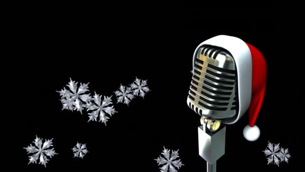 サンタの帽子と雪の結晶が黒い背景に落ちるレトロな銀製マイクのアニメーション — ストック動画