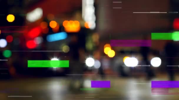 前景には 街中を夜に歩く人々のアニメーションと 色彩豊かな街の光が滲み 色彩豊かな長方形がちらつきます — ストック動画