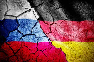 Dijital olarak üretilen Alman ulusal bayrağı dijital olarak üretilen Rus ulusal bayrağına karşı