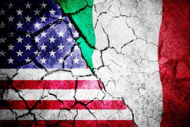 Dijital olarak üretilen Amerikan bayrağına karşı dijital olarak üretilen İtalyan ulusal bayrağı