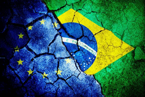 欧州旗の接近に対してブラジル国旗をデジタルで作成 — ストック写真