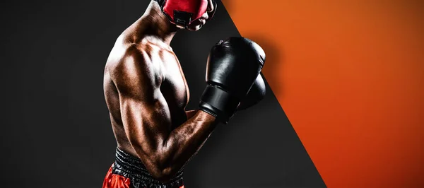 Boxer Effectuant Position Boxe Contre Texture Métal Noir — Photo