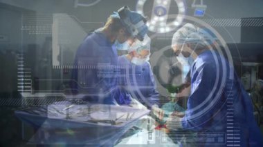 Ameliyathanedeki cerrahlar üzerinde veri işleme animasyonu