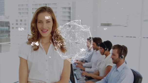 背景に女性マネージャーと忙しいオフィスワーカーとの接続と回転する地球の移動ネットワークのアニメーション — ストック動画