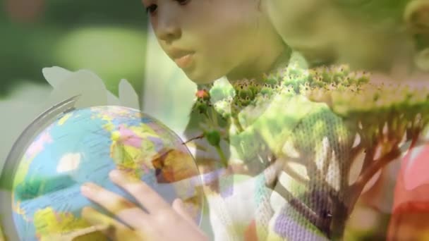 Animación Colegial Colegiala Usando Globo Escuela Con Flores Primer Plano — Vídeos de Stock