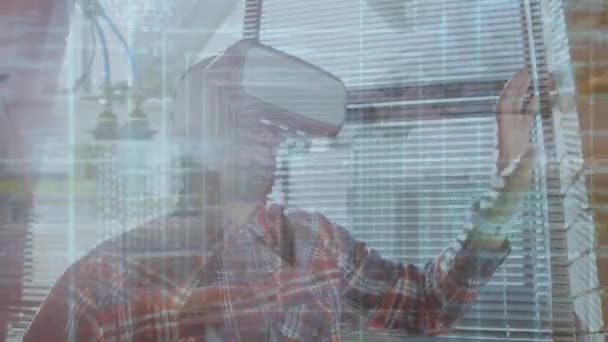Анимация Молодого Человека Гарнитуре Оглядывающегося Трогающего Виртуальный Экран Офисе — стоковое видео