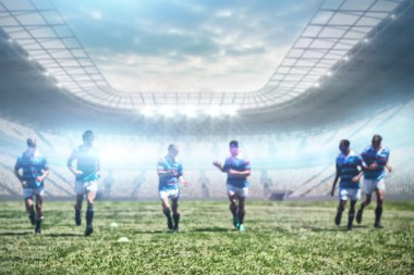 Rugby oyuncuları futbol stadyumuna karşı