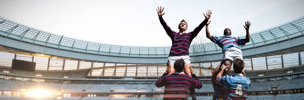 Rugbyspieler Morgengrauen Gegen Rugbystadion — Stockfoto