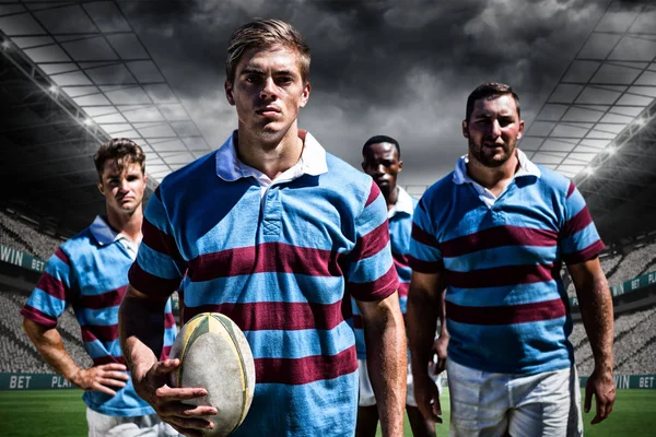 Rugby Spelers Tegen Voetbalstadion Onder Bewolkte Hemel — Stockfoto