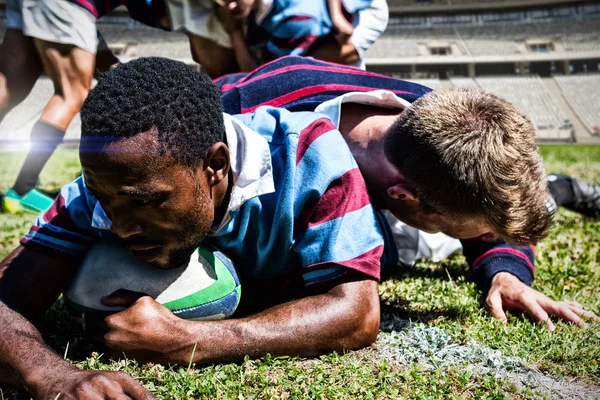 Rugby Spelare Mot Rugby Mål Inlägg Solig Dag Arenan — Stockfoto