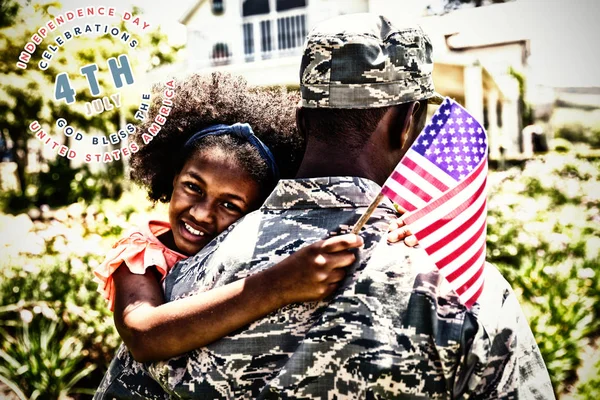 Itsenäisyyspäivä Sotilaalle Tyttären Kanssa — kuvapankkivalokuva