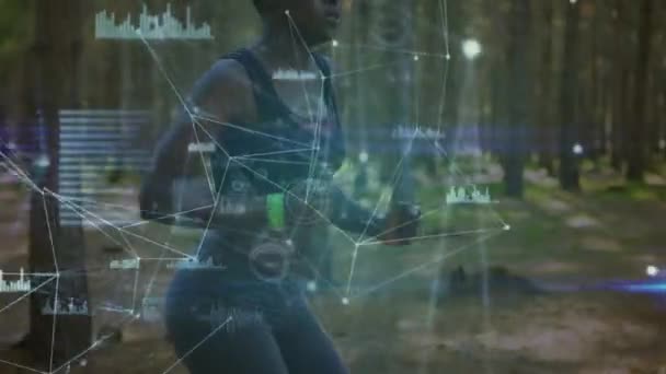 Animation de traitement de données avec une vue latérale d'une jeune femme métisse faisant du jogging dans une forêt en arrière-plan 