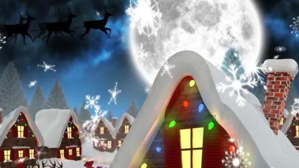 雪が降り 満月と夜の妖精の光で飾られた家とクリスマスの時に左から右へのトナカイによって引っ張らそりでサンタクロースの黒いシルエットのアニメーション — ストック動画