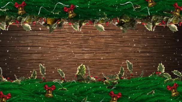 Animation Des Schneefalls Mit Weihnachtsschmuck Stechpalme Beeren Und Glocken Oben — Stockvideo