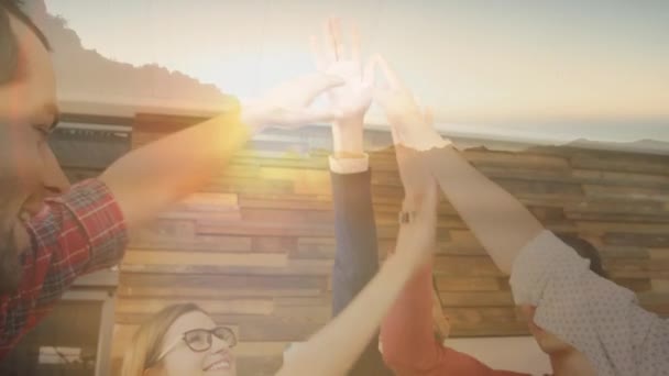 Animatie Van Een Groep Kantoormedewerkers Die Feestvieren High Fives Doen — Stockvideo