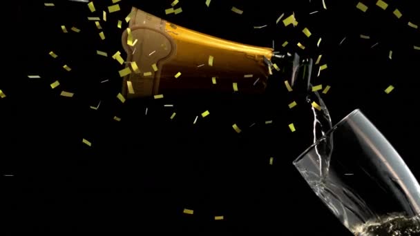 黒を基調とした大晦日のお祝いに黄金のコンフェッティが落ちるガラスにシャンパンを注ぐアニメーション — ストック動画