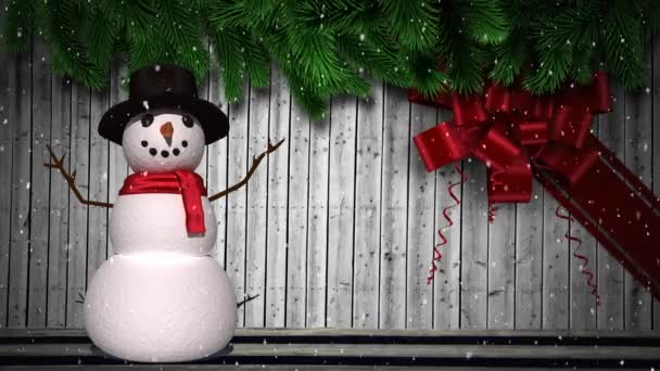 雪の降る冬の風景のアニメーション 赤いリボンでクリスマスの装飾 背景に灰色の木製の板にモミの木や雪だるまの枝 — ストック動画