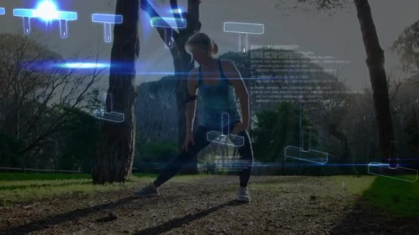 背景に公園内に広がる白人女性とのDna鎖とデータ処理のアニメーション — ストック動画