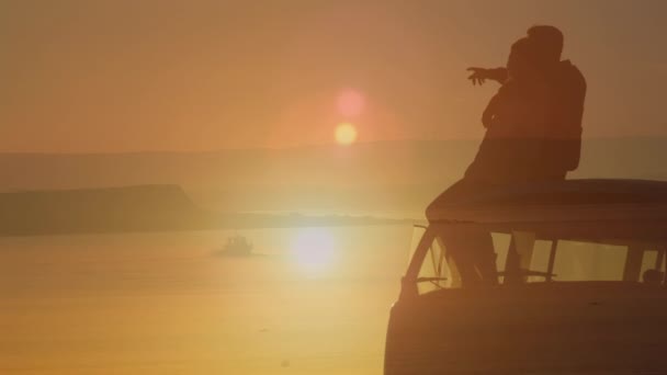 Animation Couple Silhouette Holiday Admiring Sunset Sitting Campervan Embracing — Stock Video