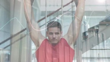 Veri işleme, çizelge ve analizlerinin animasyonu. Arka planda ağırlık kaldıran, spor salonunda çalışan beyaz bir adamla.