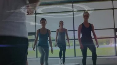 Çalışan bir grup kadınla veri işleme