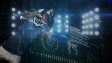 Veri işleme, tarama ve analizlerin animasyonu. Amerikalı bir futbolcunun arka plandaki projektörlerin önünde futbol topu yakalaması.