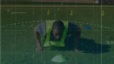 Arka plandaki bir spor sahasında karışık ırk ve beyaz adam eğitimiyle bağlantılı ve analitik bir ağın animasyonu